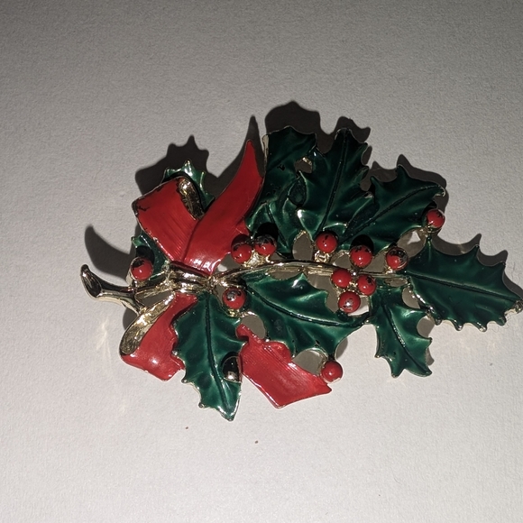 Vintage Gerrys Enameled Holly Branch Brooch - Picture 4 of 9